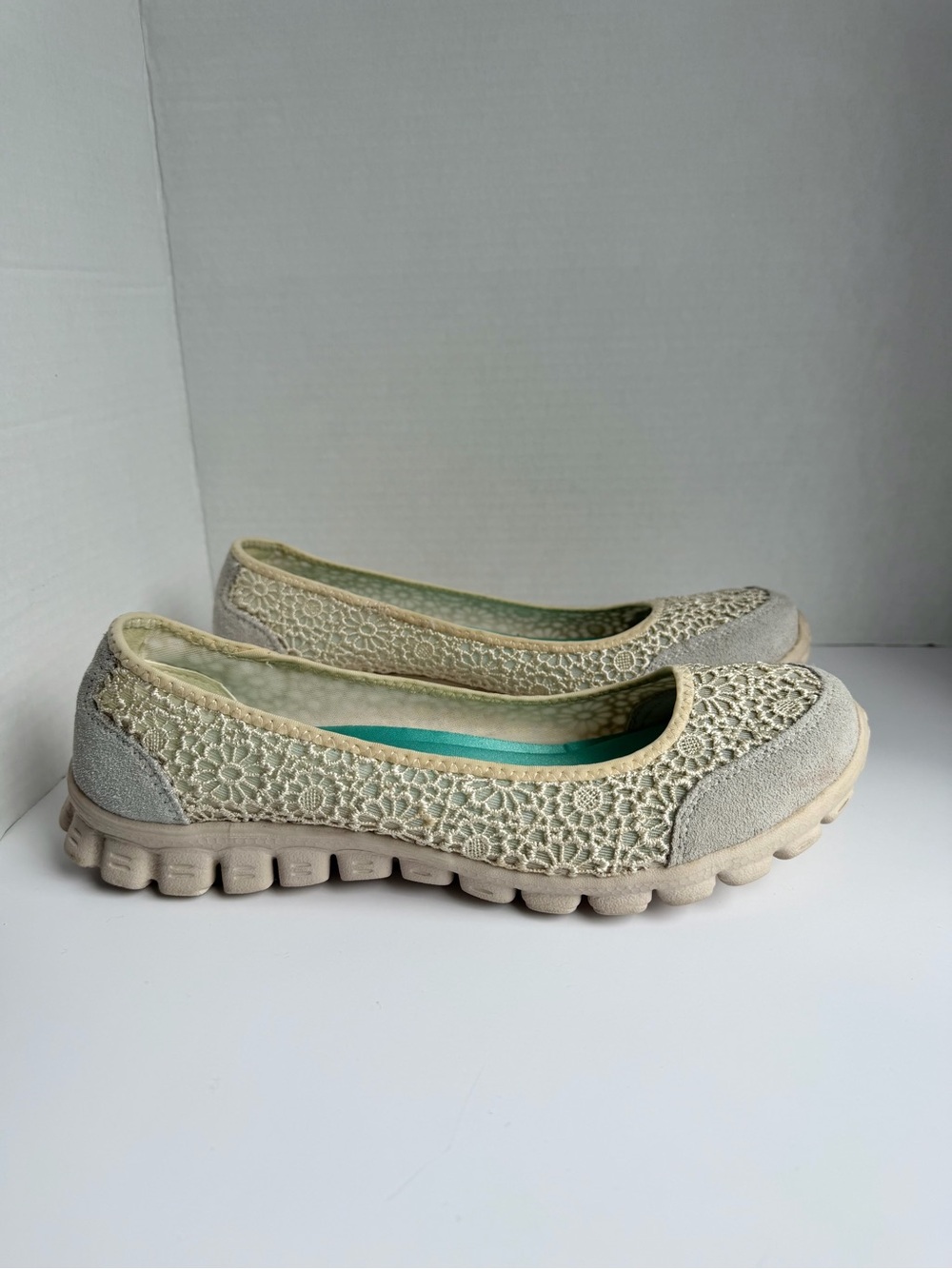 Skechers Women's EZ Flex 2 Sweatpea Suede Crochet Slip On Ballet Flats 9.4 Cream